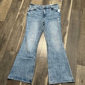 New With Tags Maurices edgely flare high rise 16 regular jeans.